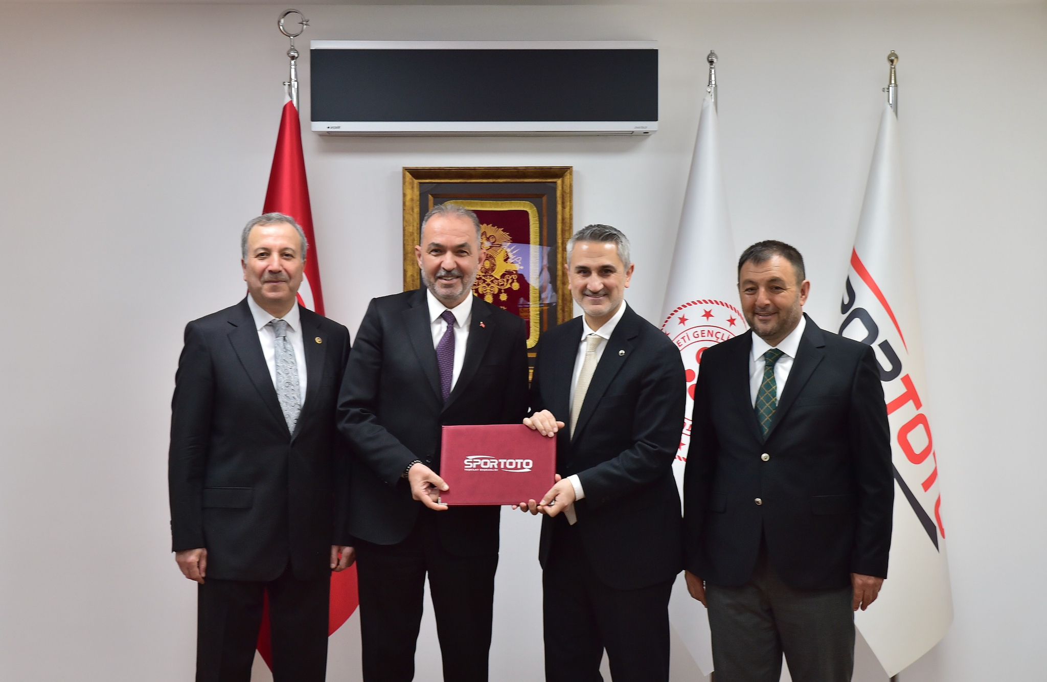 Büyük Atabey İçin Eser Üretmeye Devam ! Bugün İlçemiz İçin Gençlik Merkezi Projemize Katkı ve Desteklerini Esirgemeyen Milletvekillerimiz Mehmet Uğur Gökgöz ve Osman Zabun’la Birlikte Protokolümüzü İmzaladık. 