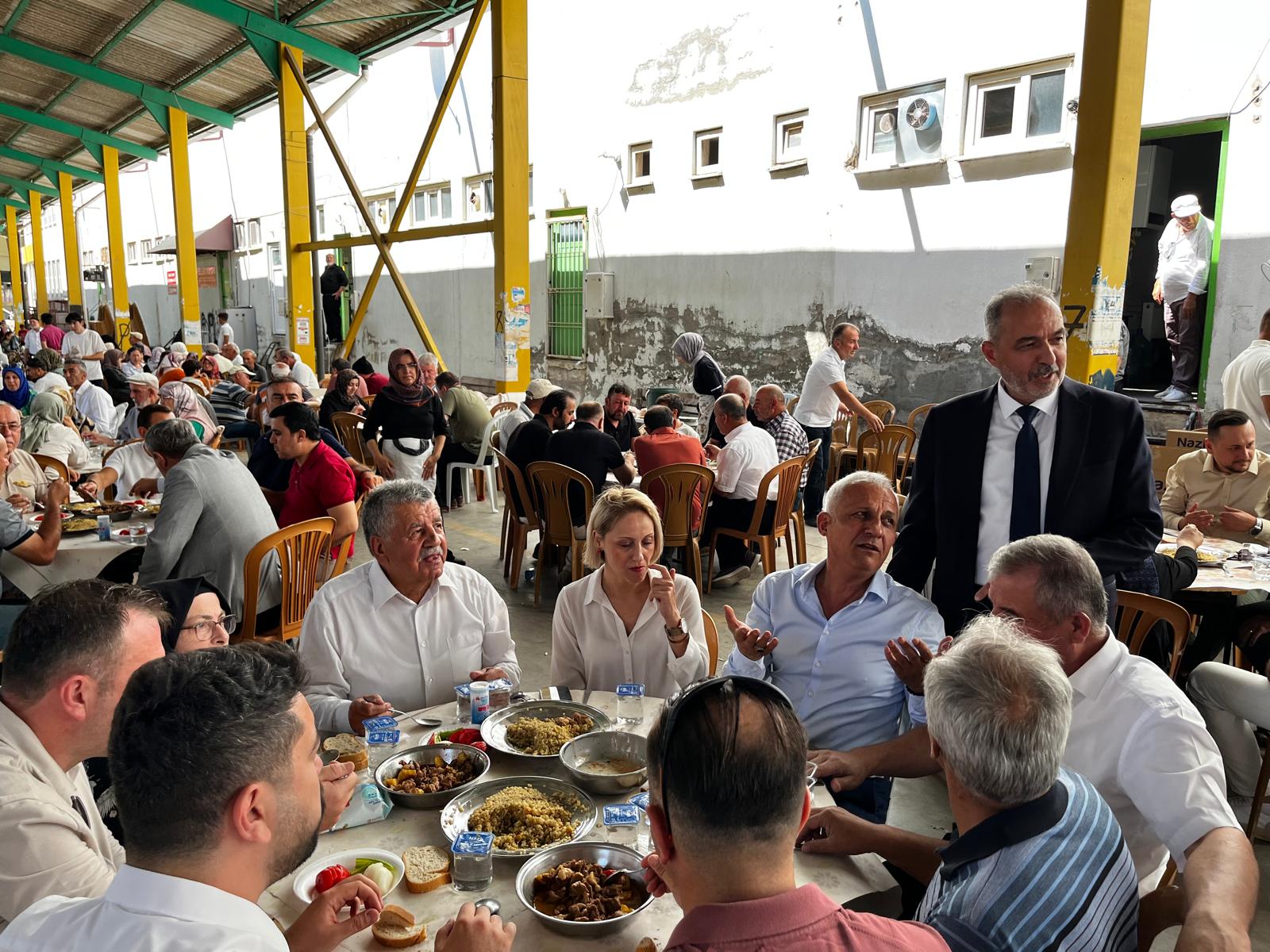 Atabey Belediye Başkanı Serdar Pehlivan Belediye Ev Sahipliğinde Yemek Düzenledi.
